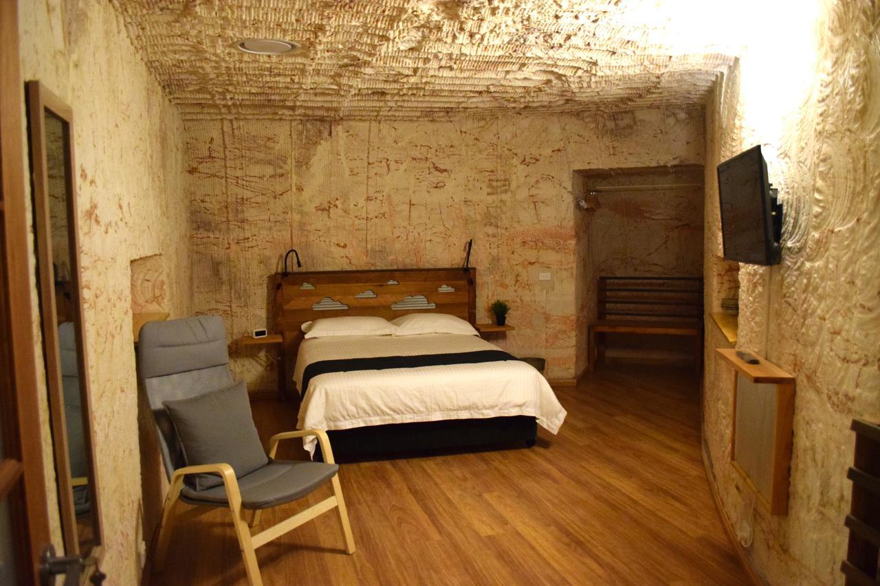 Dug Out B&B Apartments Coober Pedy Exterior foto