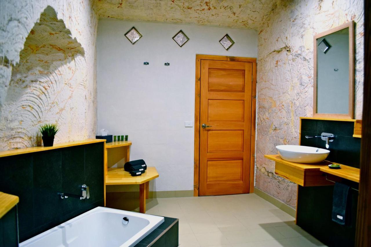 Dug Out B&B Apartments Coober Pedy Exterior foto